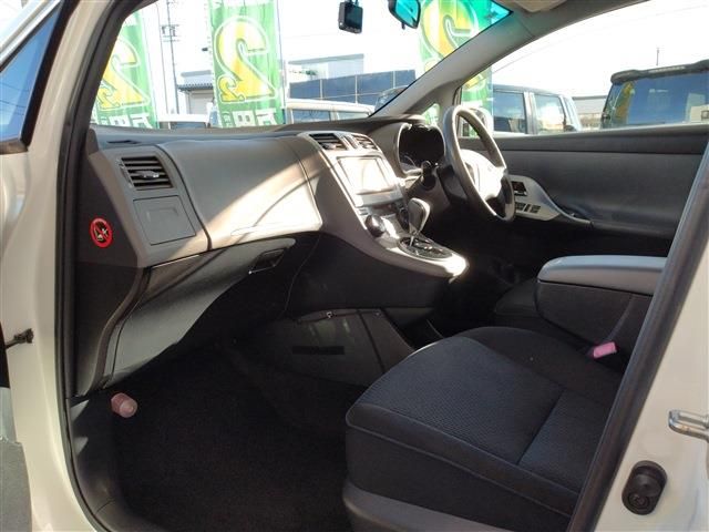 TOYOTA MARK X ZIO 2010