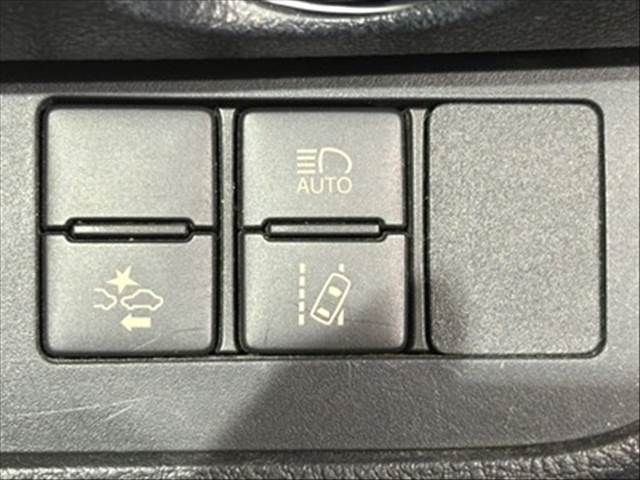 TOYOTA SIENTA HYBRID 2016