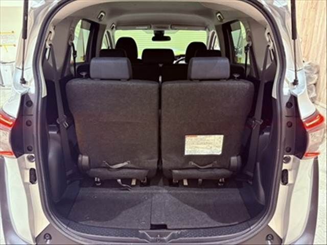 TOYOTA SIENTA HYBRID 2016