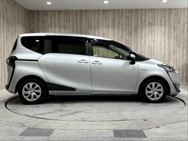 TOYOTA SIENTA HYBRID 2016