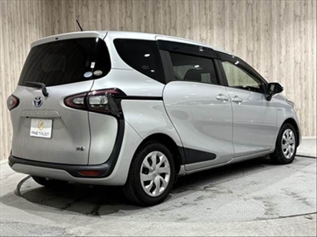 TOYOTA SIENTA HYBRID 2016