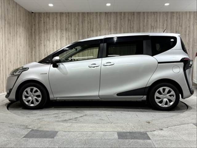 TOYOTA SIENTA HYBRID 2016