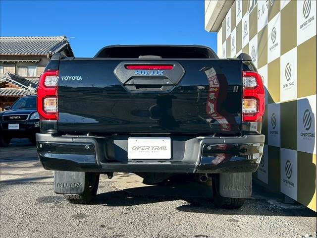 TOYOTA HILUX 2WD 2024