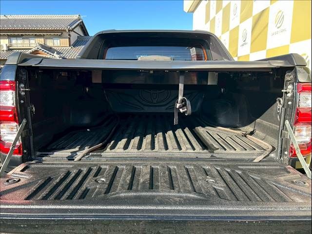 TOYOTA HILUX 2WD 2024