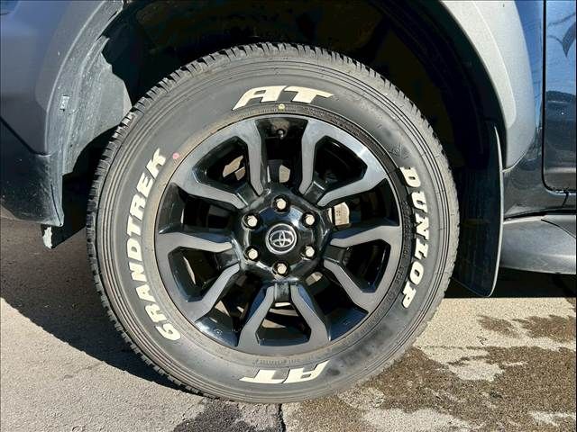 TOYOTA HILUX 2WD 2024