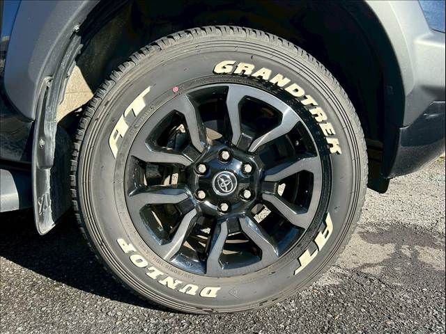 TOYOTA HILUX 2WD 2024