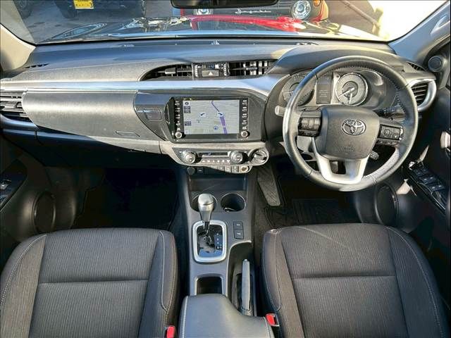 TOYOTA HILUX 2WD 2024