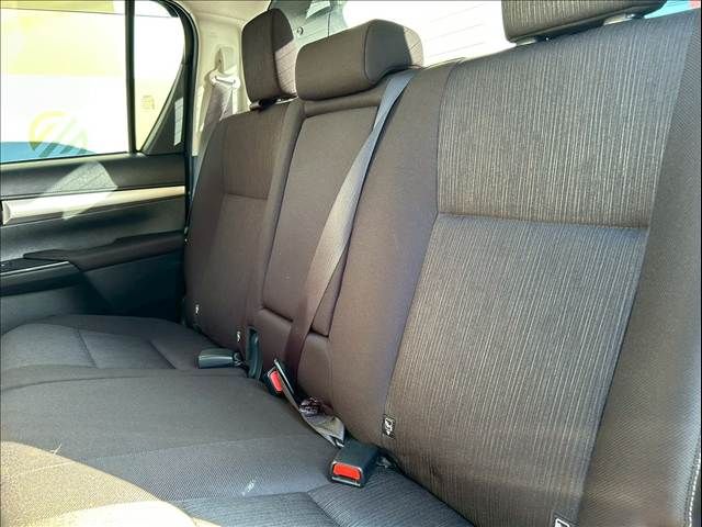 TOYOTA HILUX 2WD 2024