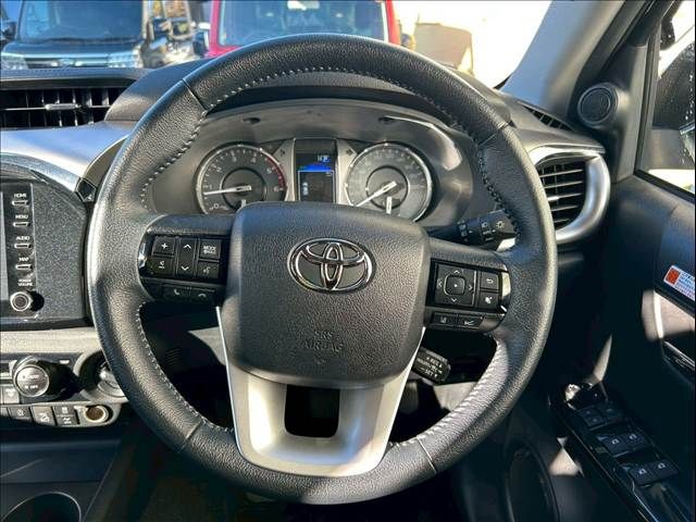 TOYOTA HILUX 2WD 2024