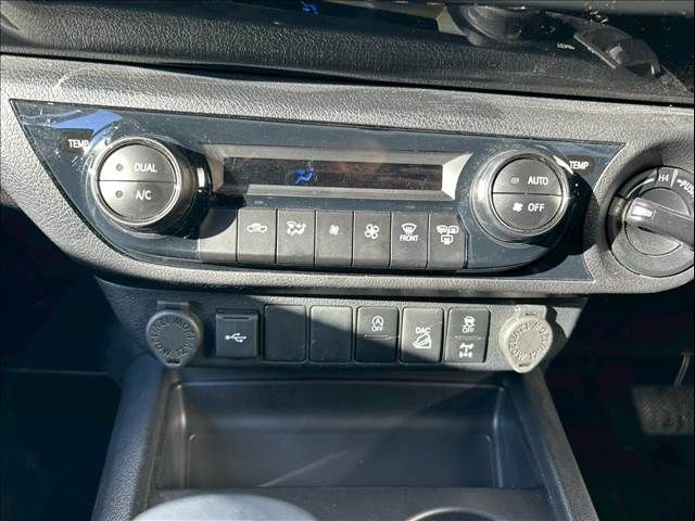 TOYOTA HILUX 2WD 2024