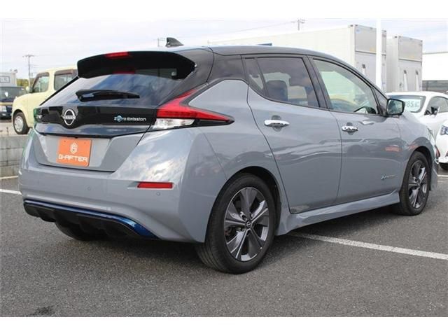 NISSAN LEAF 2021