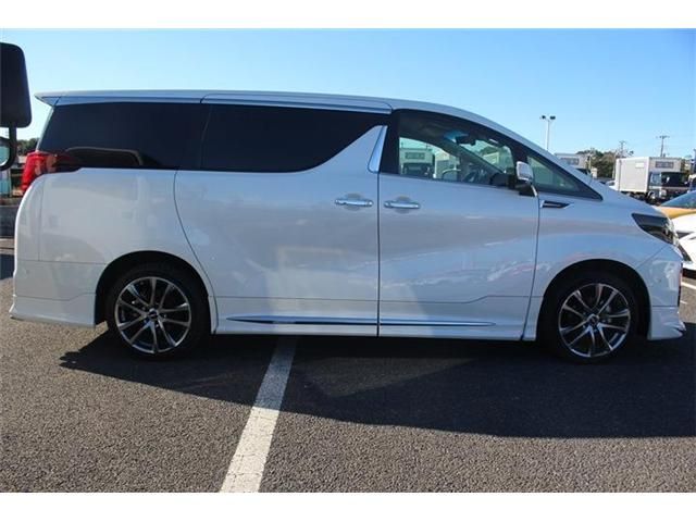 TOYOTA ALPHARD hybrid 4WD 2022