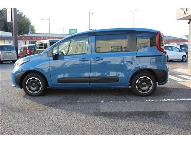 TOYOTA SIENTA HYBRID 2023