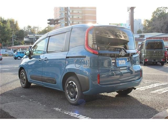 TOYOTA SIENTA HYBRID 2023