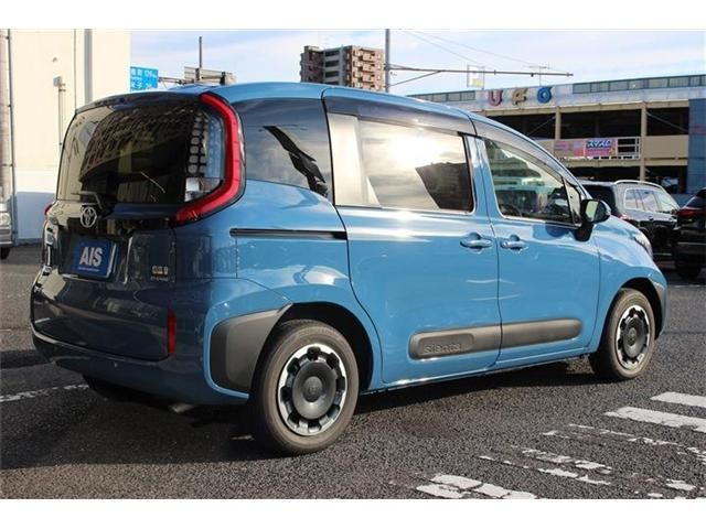 TOYOTA SIENTA HYBRID 2023