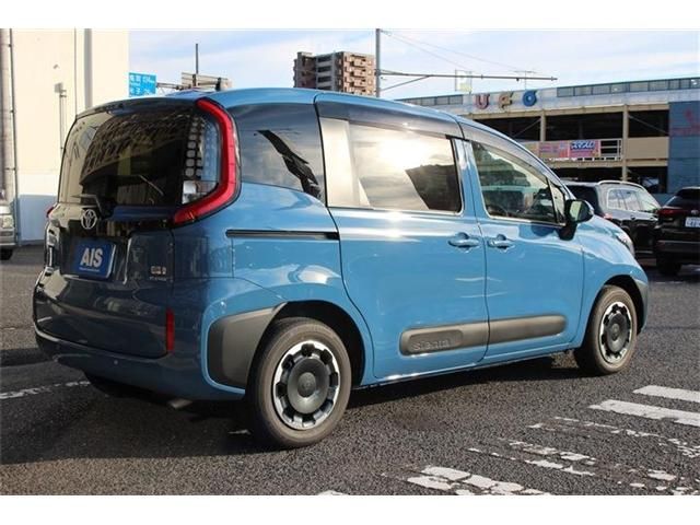 TOYOTA SIENTA HYBRID 2023