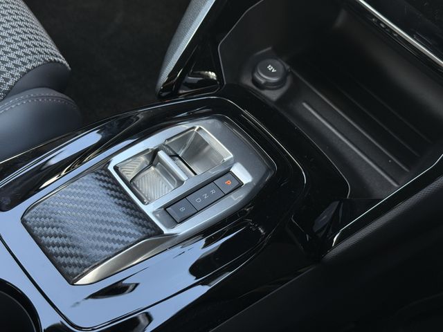 PEUGEOT PEUGEOT e-208 2023