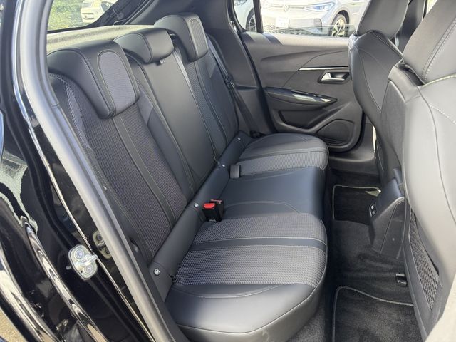 PEUGEOT PEUGEOT e-208 2023