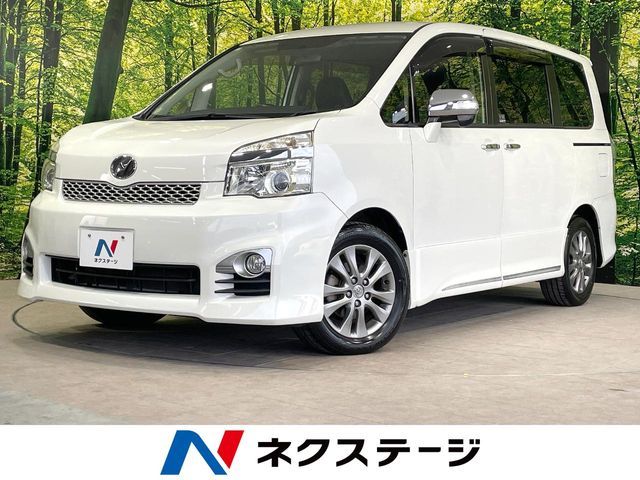 TOYOTA VOXY 2013