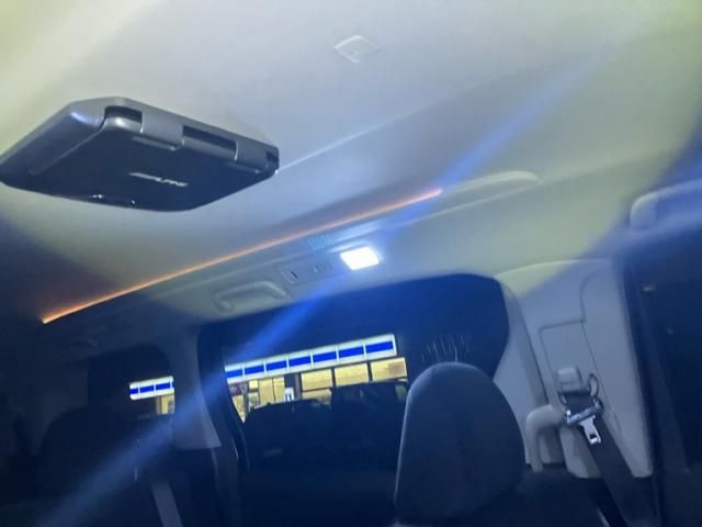 TOYOTA VELLFIRE 2010