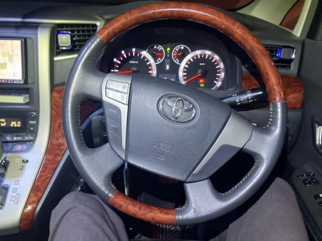 TOYOTA VELLFIRE 2010