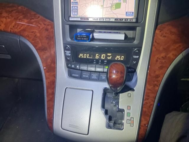 TOYOTA VELLFIRE 2010