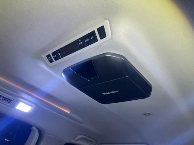 TOYOTA VELLFIRE 2010