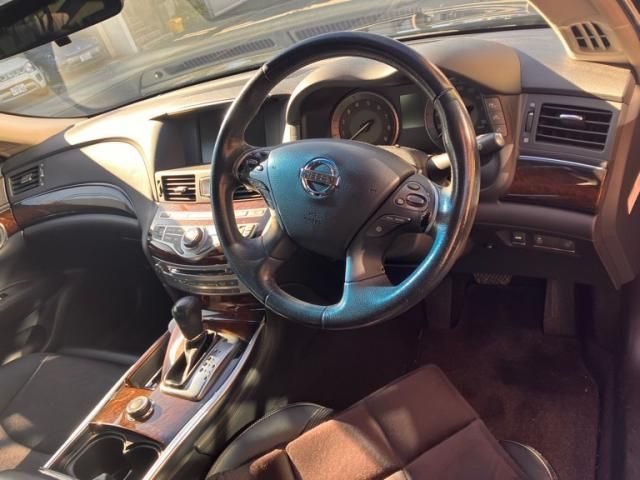 NISSAN FUGA HYBRID 2011