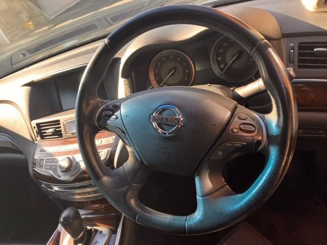 NISSAN FUGA HYBRID 2011