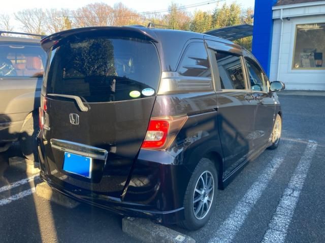 HONDA FREED Spike 2011