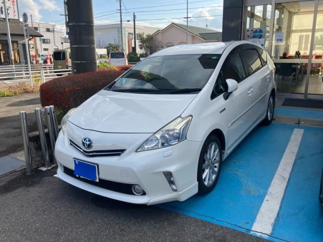 TOYOTA PRIUS Alpha 2013