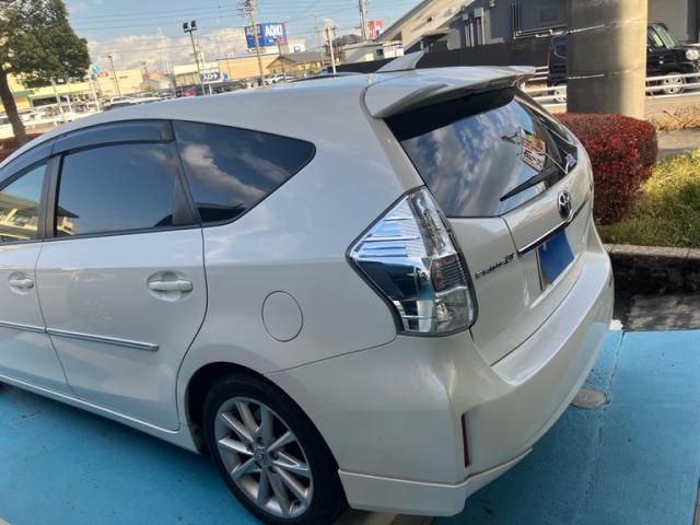 TOYOTA PRIUS Alpha 2013