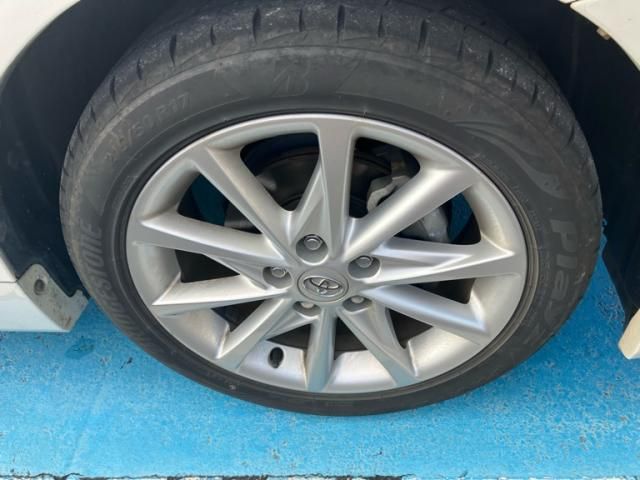 TOYOTA PRIUS Alpha 2013