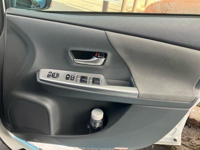 TOYOTA PRIUS Alpha 2013