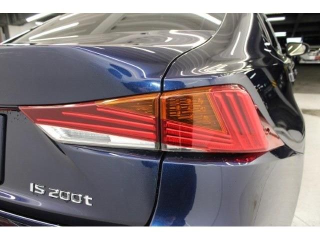 TOYOTA LEXUS IS200t 2017