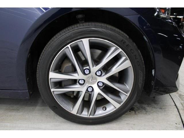 TOYOTA LEXUS IS200t 2017