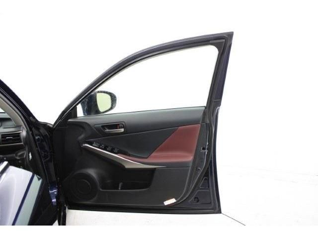 TOYOTA LEXUS IS200t 2017