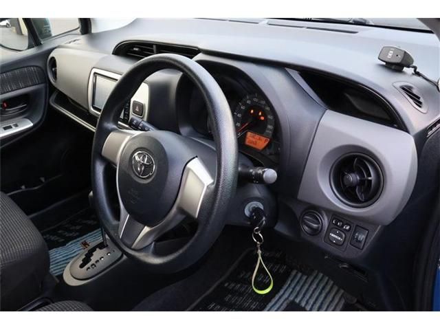 TOYOTA VITZ  4WD 2016