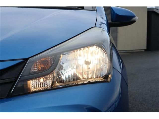 TOYOTA VITZ  4WD 2016