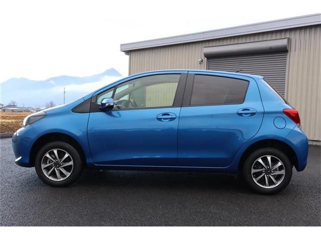 TOYOTA VITZ  4WD 2016