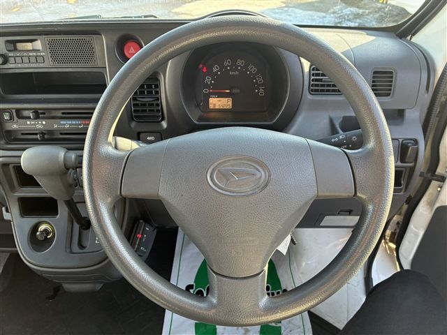 DAIHATSU HIJET CARGO 4WD 2015