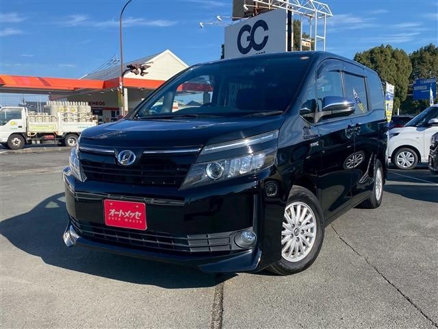 TOYOTA VOXY HYBRID 2014