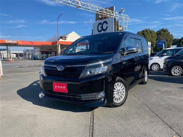 TOYOTA VOXY HYBRID 2014