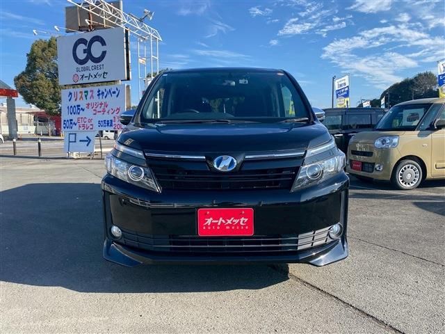 TOYOTA VOXY HYBRID 2014