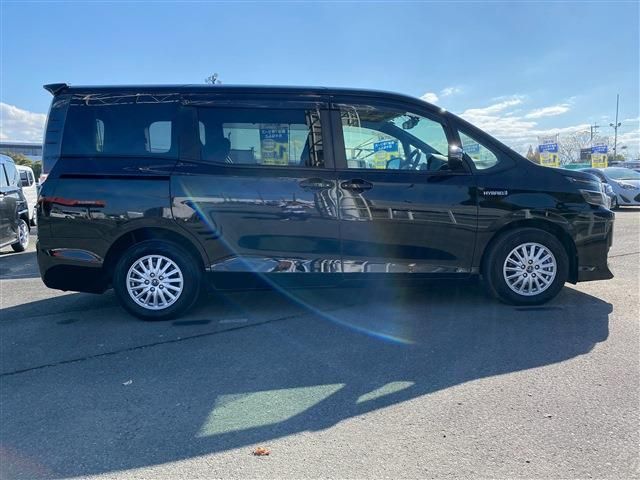 TOYOTA VOXY HYBRID 2014