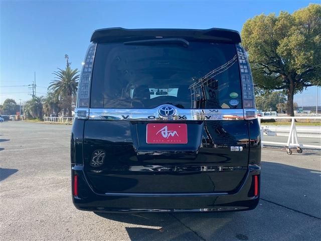 TOYOTA VOXY HYBRID 2014