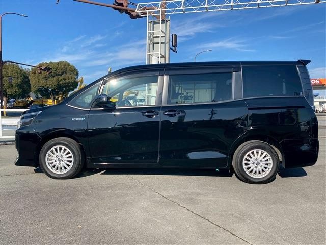 TOYOTA VOXY HYBRID 2014