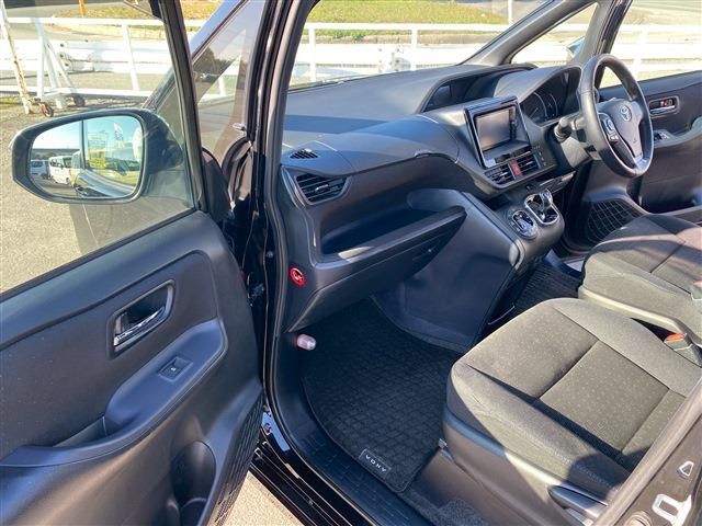 TOYOTA VOXY HYBRID 2014