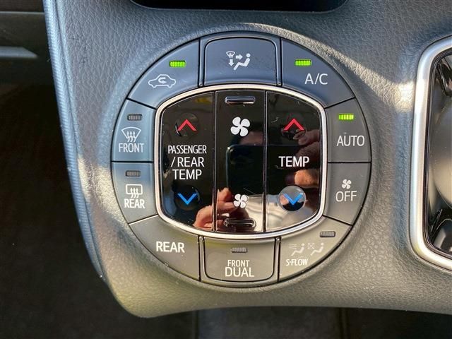 TOYOTA VOXY HYBRID 2014