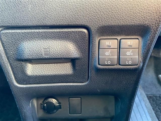 TOYOTA VOXY HYBRID 2014